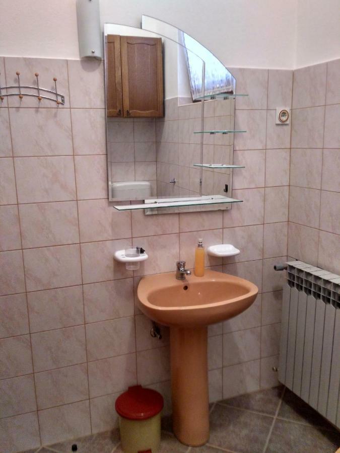 Apartmani Tonica Sukošan Exterior foto