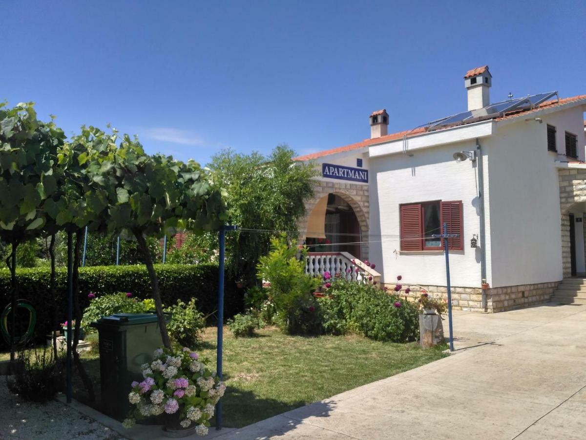 Apartmani Tonica Sukošan Exterior foto